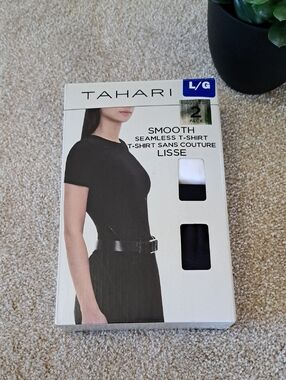 Tahari Smooth Seamless Tees 2 Pack White Black Cotton Short Sleeve Size Large